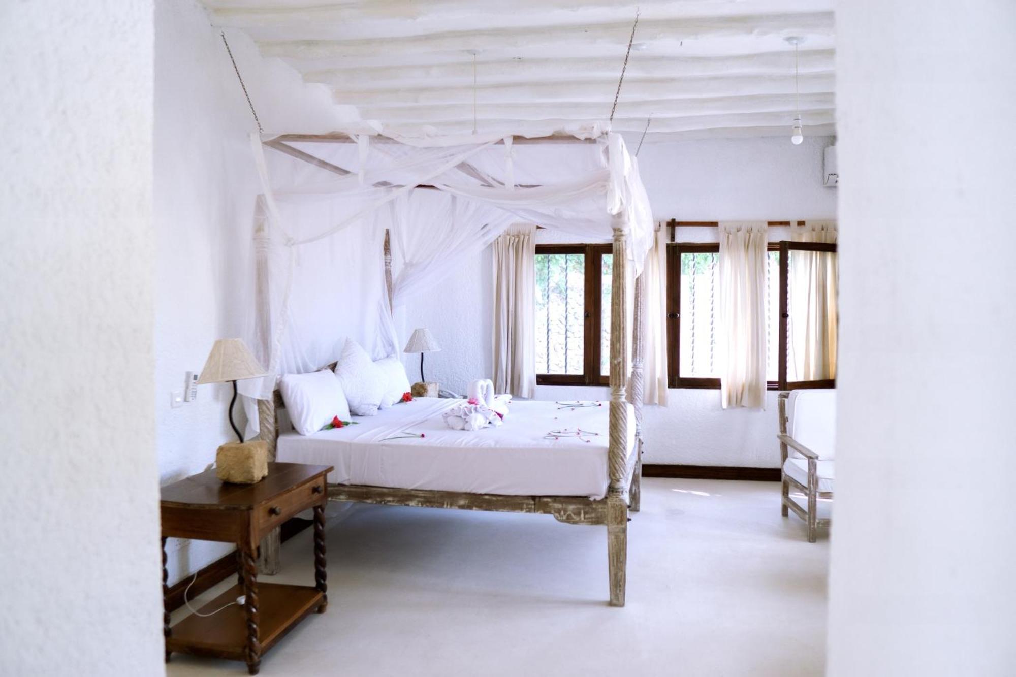 Met Beach Resort Malindi Bagian luar foto