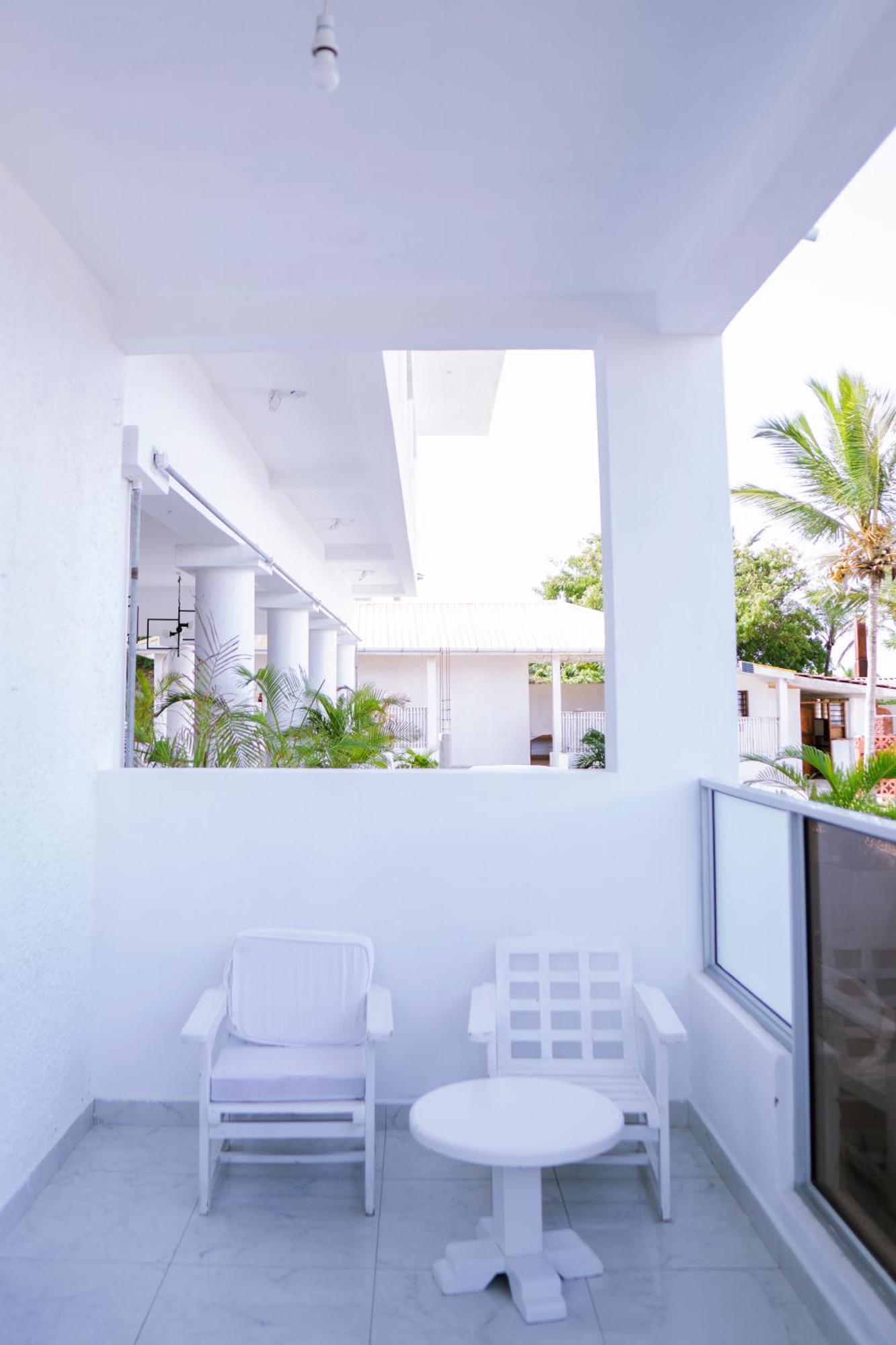 Met Beach Resort Malindi Bagian luar foto
